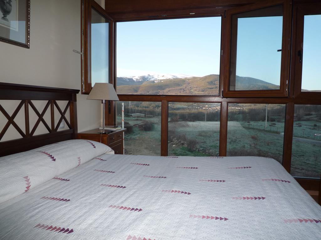 Apartamentos La Covatilla Neila de San Miguel Exterior foto